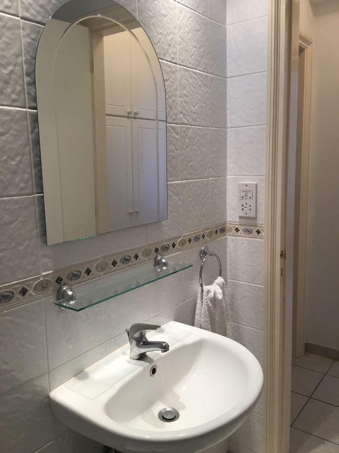 Limnaria Gardens - Modern 1 Bed, Walk To Beach & Shops Paphos Exterior foto