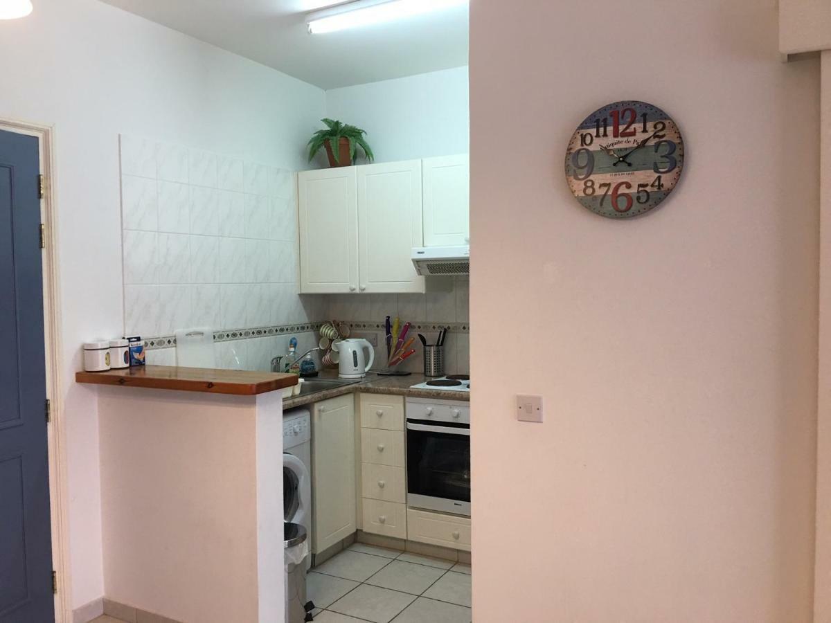 Limnaria Gardens - Modern 1 Bed, Walk To Beach & Shops Paphos Exterior foto
