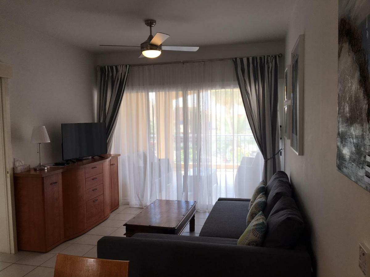 Limnaria Gardens - Modern 1 Bed, Walk To Beach & Shops Paphos Exterior foto