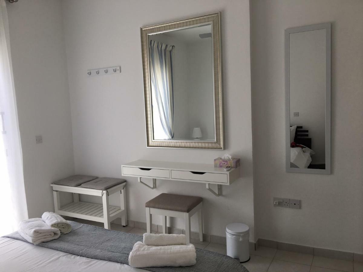 Limnaria Gardens - Modern 1 Bed, Walk To Beach & Shops Paphos Exterior foto